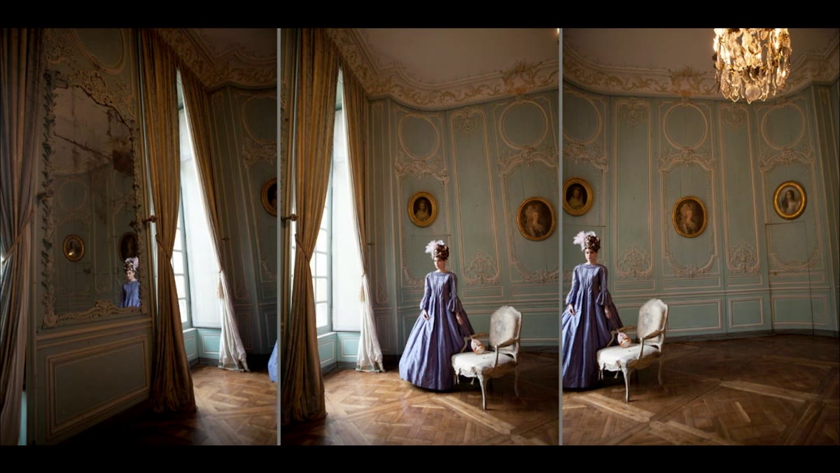 Instructor explaining the panoramic stitching approach on set